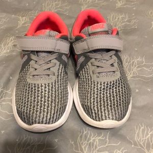 Girls Nike Revolution 4